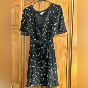 BB DAKOTA SIZE 8 wrap dress floral